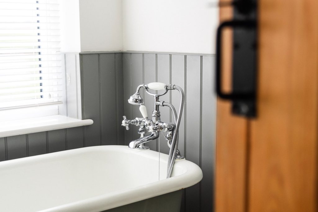 Traditional Or Modern Bathroom Suite - Which To Choose?